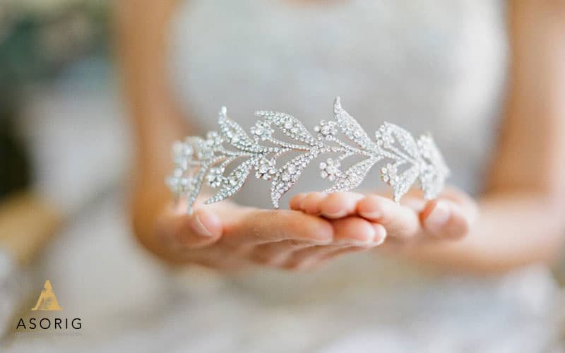 تاج-عروس-نماد-چیست-گروه-تشریفات-عروسی-آسوریگ-