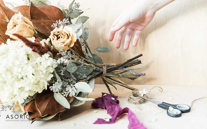 خشک-کردن-دسته-گل-عروسی-چگونه-گل-عروسی-را-حفظ-کنیم-تشریفات-عروسی-آسوریگ